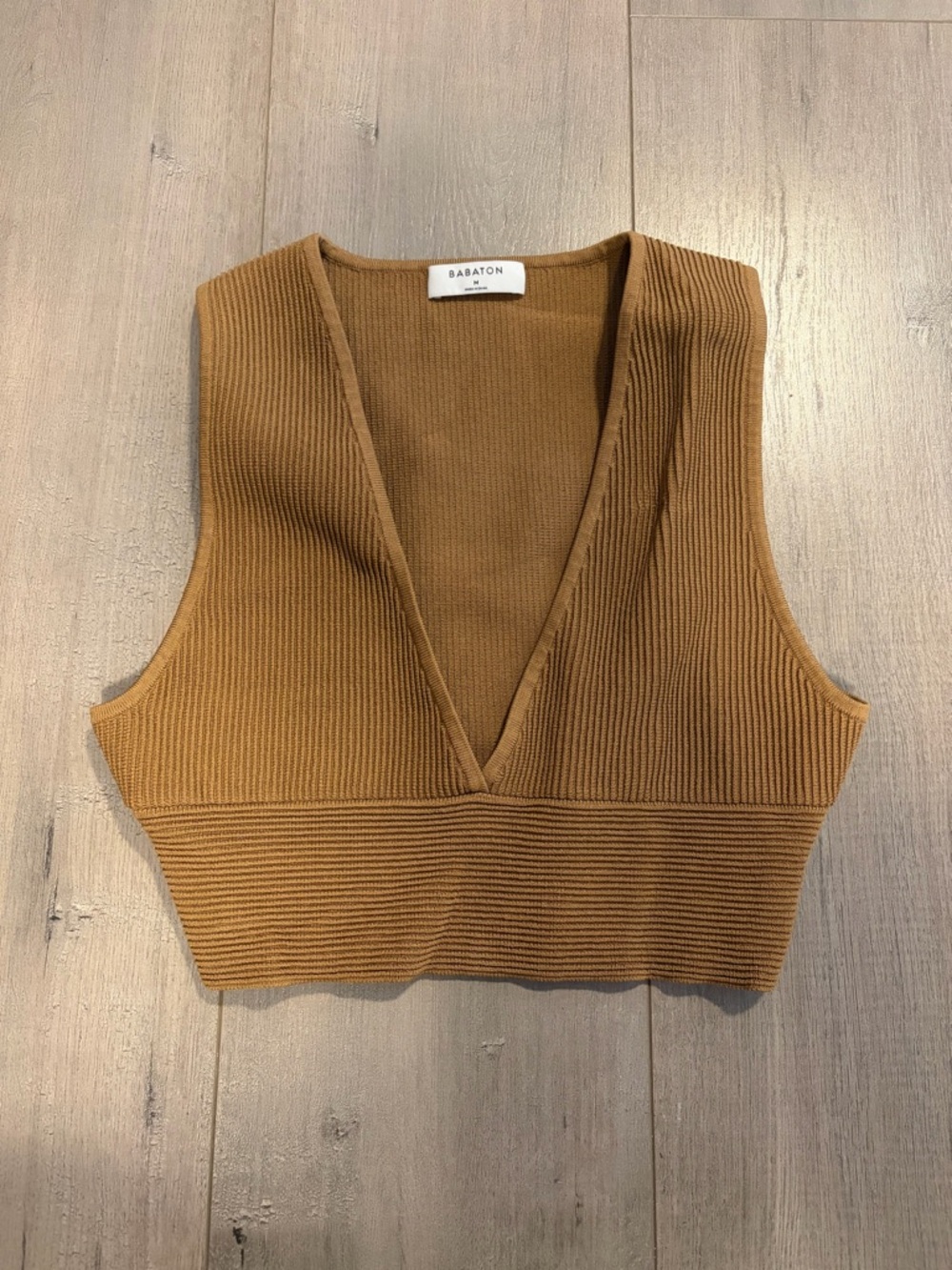Babaton Ribbed V-Neck Cropped Tank Top - Camel